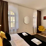 Hotel77