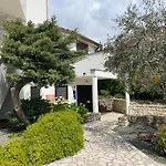 Apartments Lodra