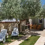 2 Bedroom Beautiful Home In Peroj