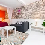Studio Apartment Bisaku