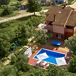 Elegant Villa In Liznjan With Private Pool