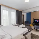 Garden Palace - Sunny Apartment