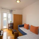 Apartman M In Premantura