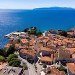 Beautiful Apartment In Lovran With Wifi