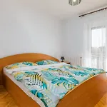 3 Bedroom Amazing Apartment In Fazana