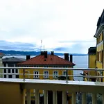 Iva, Opatija Centar