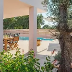 Amazing Home In Fazana With Outdoor Swimming Pool