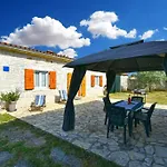 Relaxing House On Countryside In Central Istria