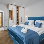 Villa Golden Shine