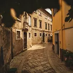 Apartments Old Town Parenso