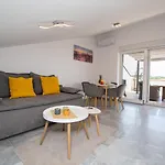 Apartments Megy Mit Meerblick In Medulin,Istrien