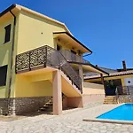 Villa Maredi With Pool