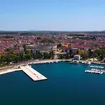 Kalea Pula Center