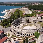 Kalea Pula Center