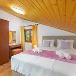 Villa Carla With Private Pool & Kids Playground - Pet Friendly