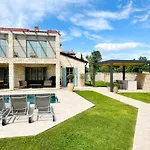 Villa Art Renata With Pool, Sauna & Hot Tub