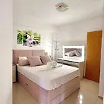 Apartment Gabrielle With Private Parking