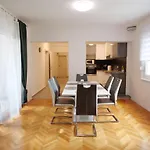Arena Apartment With 3 Bedrooms In The City Center