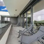 House On First Floor 2258