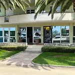 Family Apartment & Outside Pool & Sea View
