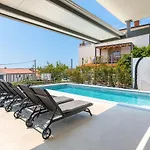 Villa Suenos - New & Modern - 2023