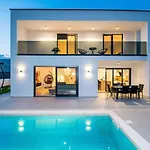 Villa Mina With A Private Pool In Pula