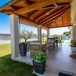 Charming Villa With Pool And Jacuzzi