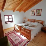 70 M2 Ferienwohnung Jurici In Steinhaus Unweit Von Porec