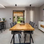 Casa Pinia With Outdoor Jacuzzi