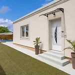 Cosy Holiday Home Infinity With Pool And Bbq