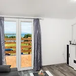 Apartment Marlera With Sea View