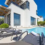 Villa Val Di Bora - Moderne 4 Sterne Ferienvilla Mit Pool, Meerblick, Grill