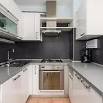 Apartment Near The Town Center Aja