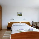Marina Plomin In Plomin - Haus Fuer 6 Personen