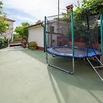 1 Bedroom Amazing Apartment In Peruski