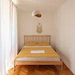 Pula City Apartment With Private Parking