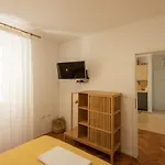 Pula City Apartment With Private Parking