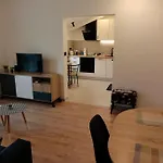 Cute Apartment Marla Art Close To Center