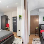 Modern & Warm Studio Near Arena