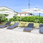 Cozy And Charming Villa In Tinjan
