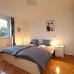Apartment Vili, Green Oasis Step To The Sea