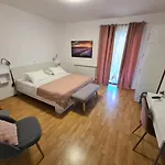 Apartments & Rooms Tom