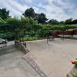 Retreat Apartments With Free Parking