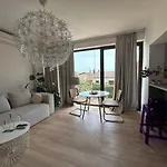 Sunny And Stylish Apartment Bosh3