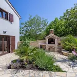 Boutique Villa With Pool In Peresiji