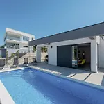 Villa Ambri In Trget - Haus Fuer 4-5 Personen