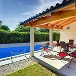Pleasant Holiday Home In Liznjan With Pool