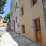 Pula Residence Rooms And Apartments Old City Center