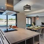 Luxury Villa With Private Pool, Terrace And Bbq