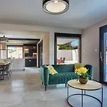 Luxury Villa With Private Pool, Terrace And Bbq